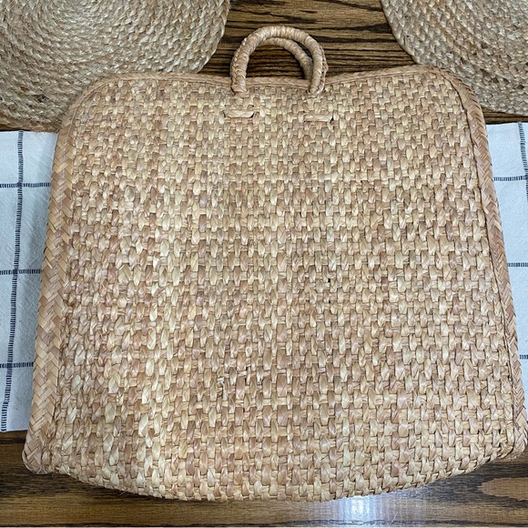 Mexican Artesanía Handcrafted Straw Tote with Pink Accents - Picture 4 of 8